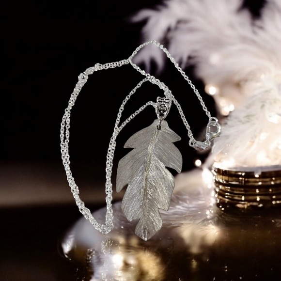 NWT Silverplate pendant feather hand carved and engraved from vintage flatwear. - Picture 1 of 5